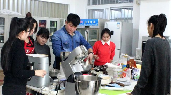 模拟人生2大学毕业后工作-从模拟人生 2 大学毕业，找工作的那些事儿