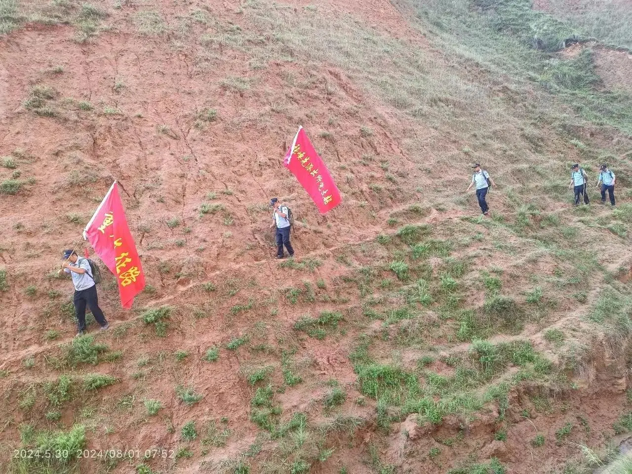 山地运输卡车游戏_三d山路大卡车运输游戏_山路卡车司机游戏