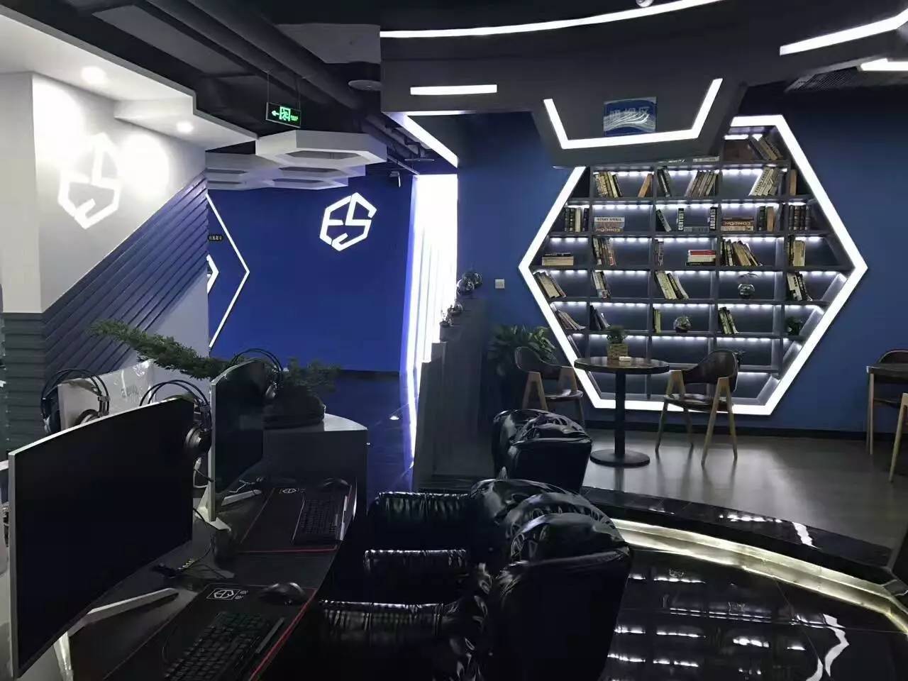 桌游吧装修图-推开这扇门，仿佛进入全新世界，装修图带你开启冒险之旅