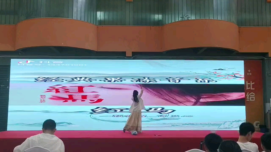 陈欢欢个人简历-陈欢欢的奇幻之旅：从广告界到教育行业的超级英雄