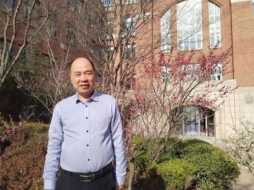 白长青,满族文学硕士，辽宁社科院文学研究所所长