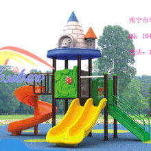 组合滑梯,儿童游乐场中的多功能乐园
