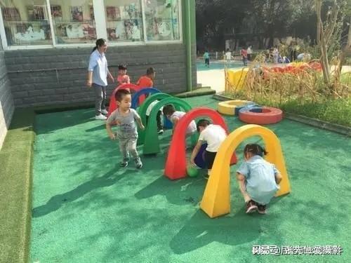 小班游戏钻山洞,小班幼儿“钻山洞”游戏活动解析