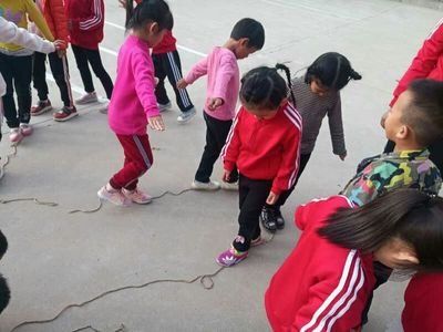小班体育游戏跳,跳动的快乐与成长之旅”